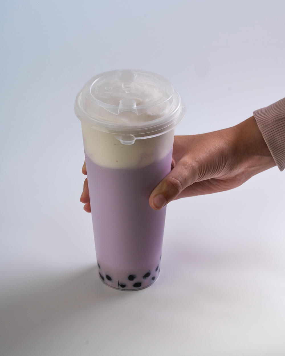 Наш хит: Таро Бабл Ти с пенкой из пало-санто и маскарпоне, который мы готовим сами 🍠✨